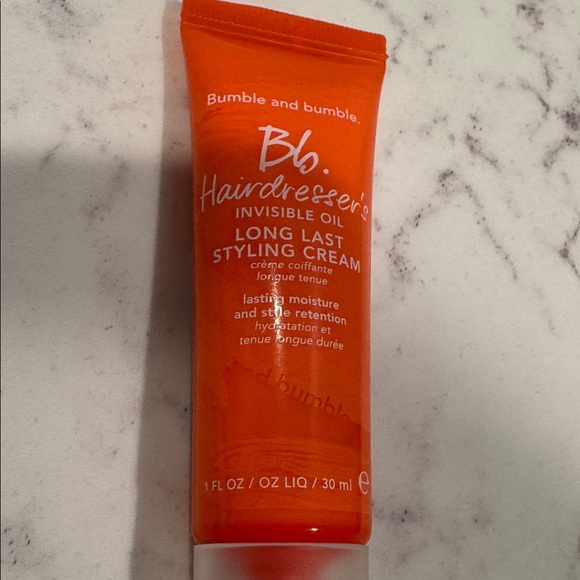 Bumble and bumble Hairdresser's Invisible Oil Cream - Picture 3 of 4